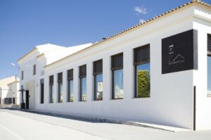 Imagen de la fachada del restaurante en Alicante: Casa Elías. Diseño de interiorismo de restaurantes realizado por Ideade Creativos.