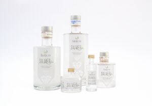 Diseño de etiqueta de botellas de licor, diseñadas por Ideade Creativos.