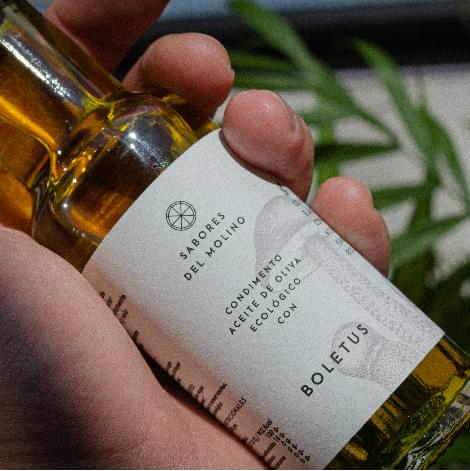 Imagen del diseño de etiqueta de botella de aceite de Sabores del Molino