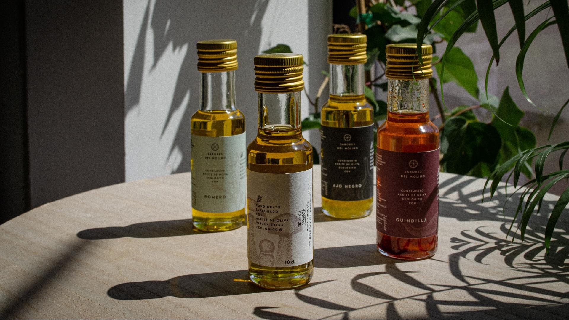Diseño de etiqueta para botellas de aceite de Aceites de Sabores el Molino, diseñadas por Ideade Creativos,