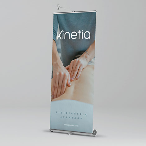 Rollup final basado en estrategia de marca y diseño de logotipo para clínica Kinetia diseñado por Ideade
