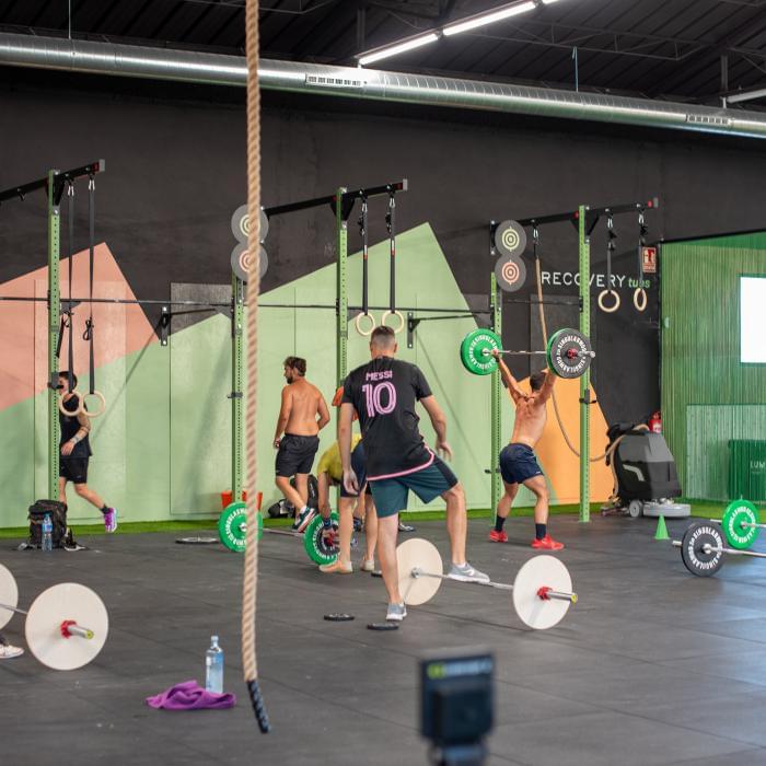 espacio del entreno del proyecto de Creación de marca y diseño de interiores para gimnasio de CrossFit