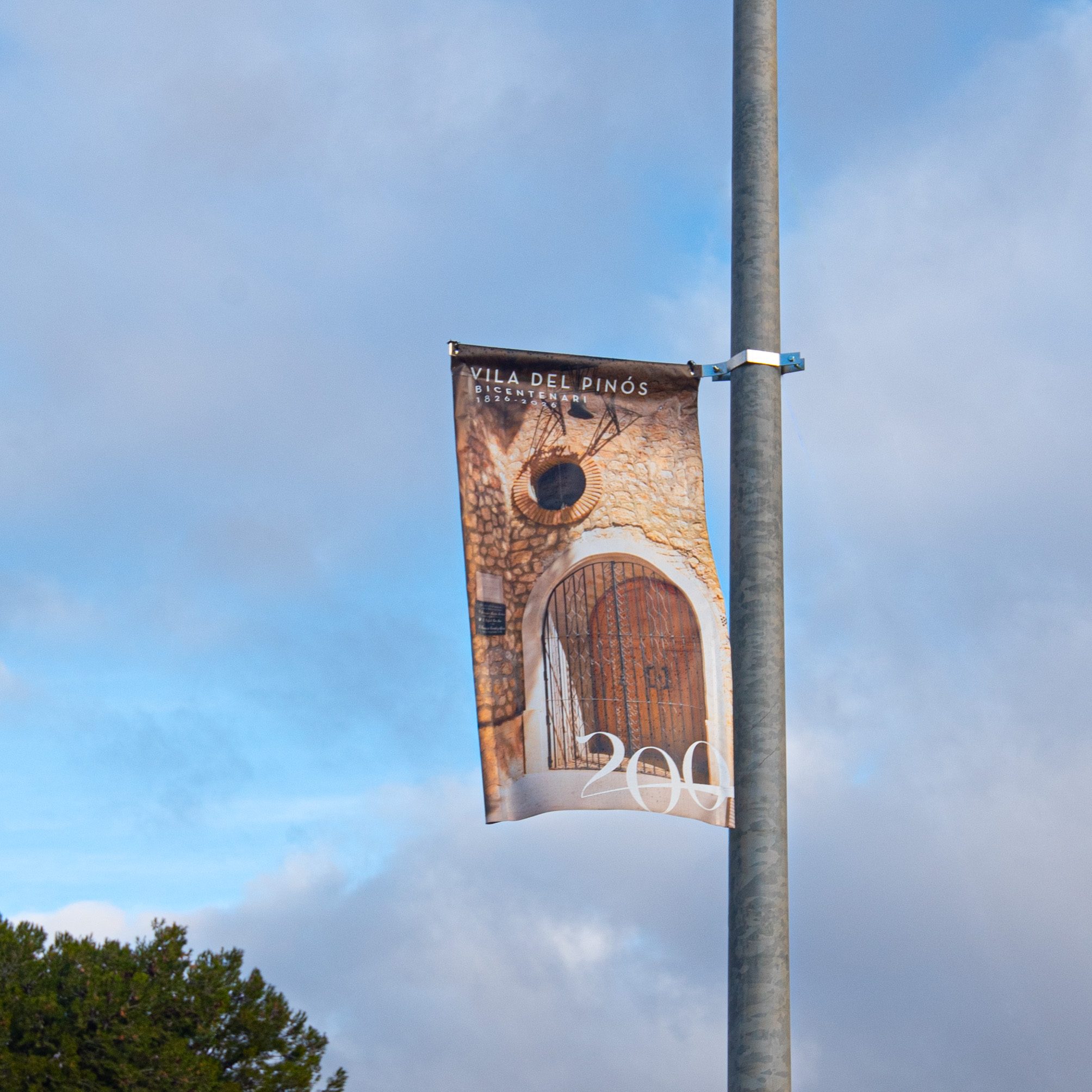 Lona rebranding Bicentenario El Pinós